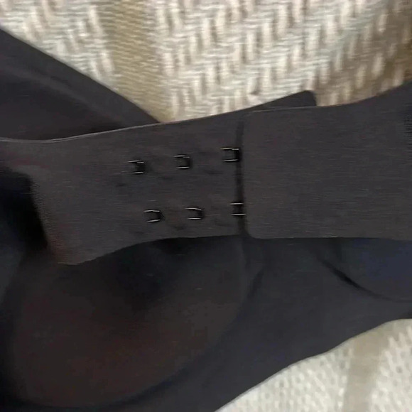 Wirefree Seamless Bra Invisible Deep V Plunge Bra with Removeable Padding - Picture 4 of 6